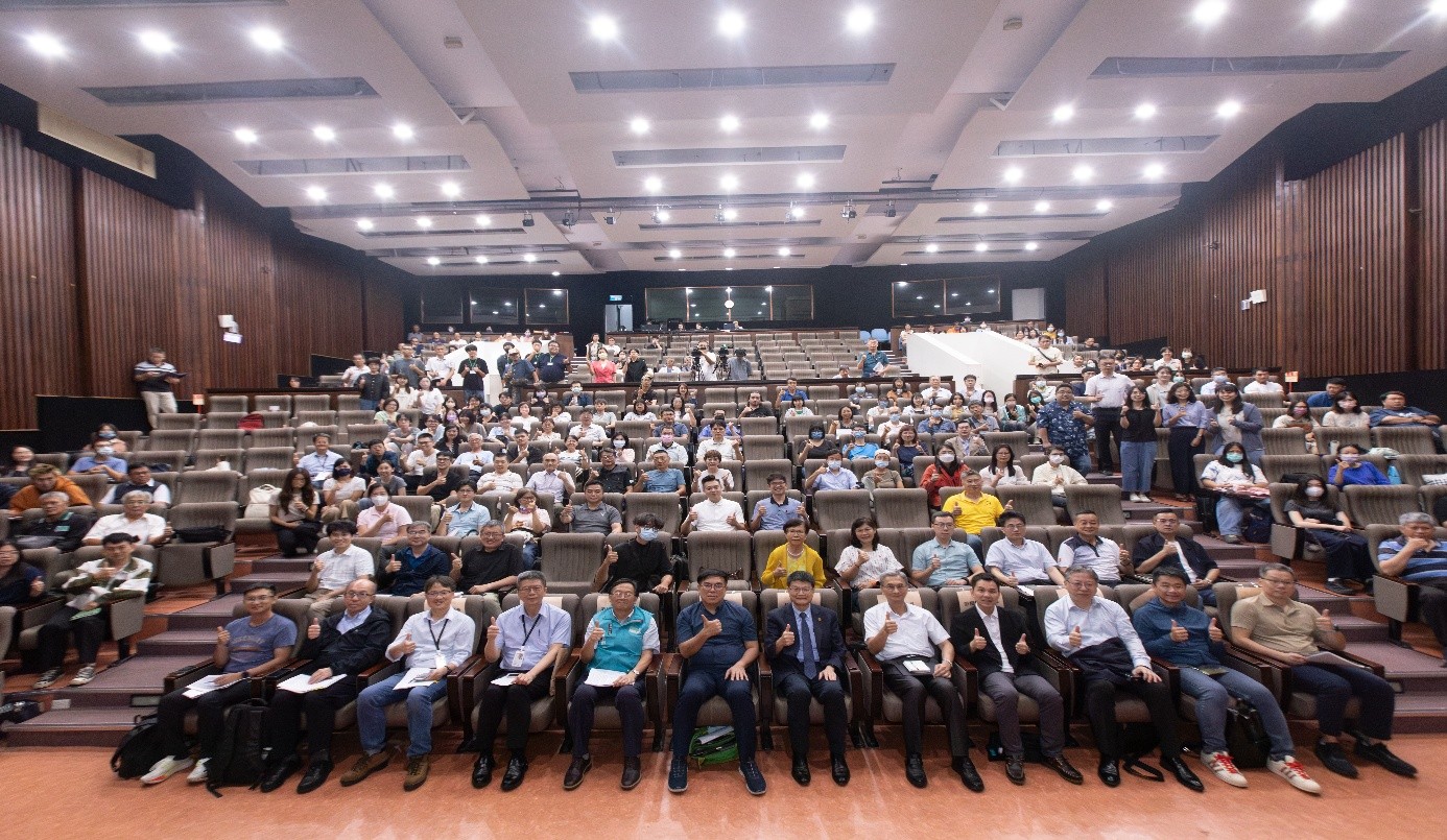 Group photo from the National Green Canopy and Wood Resource Circulation briefing.