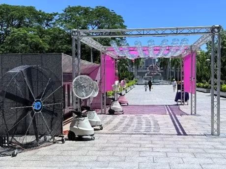 全臺首創降溫迎賓步道