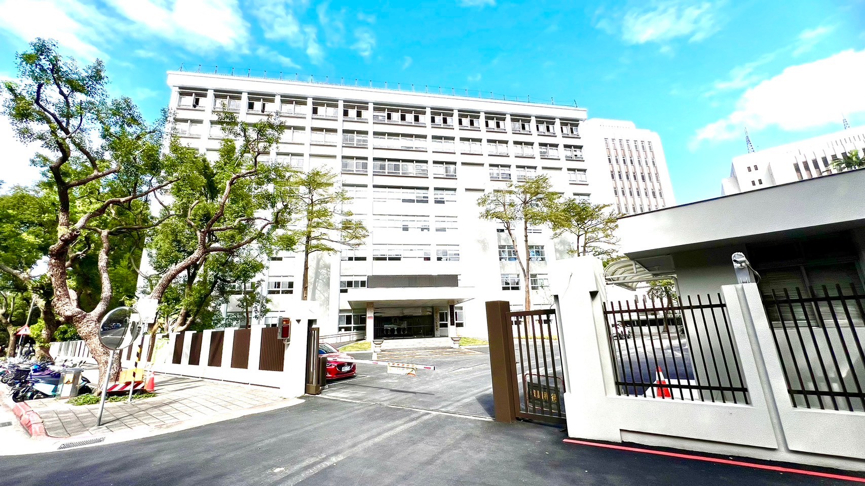 後棟門口（位於南昌路）