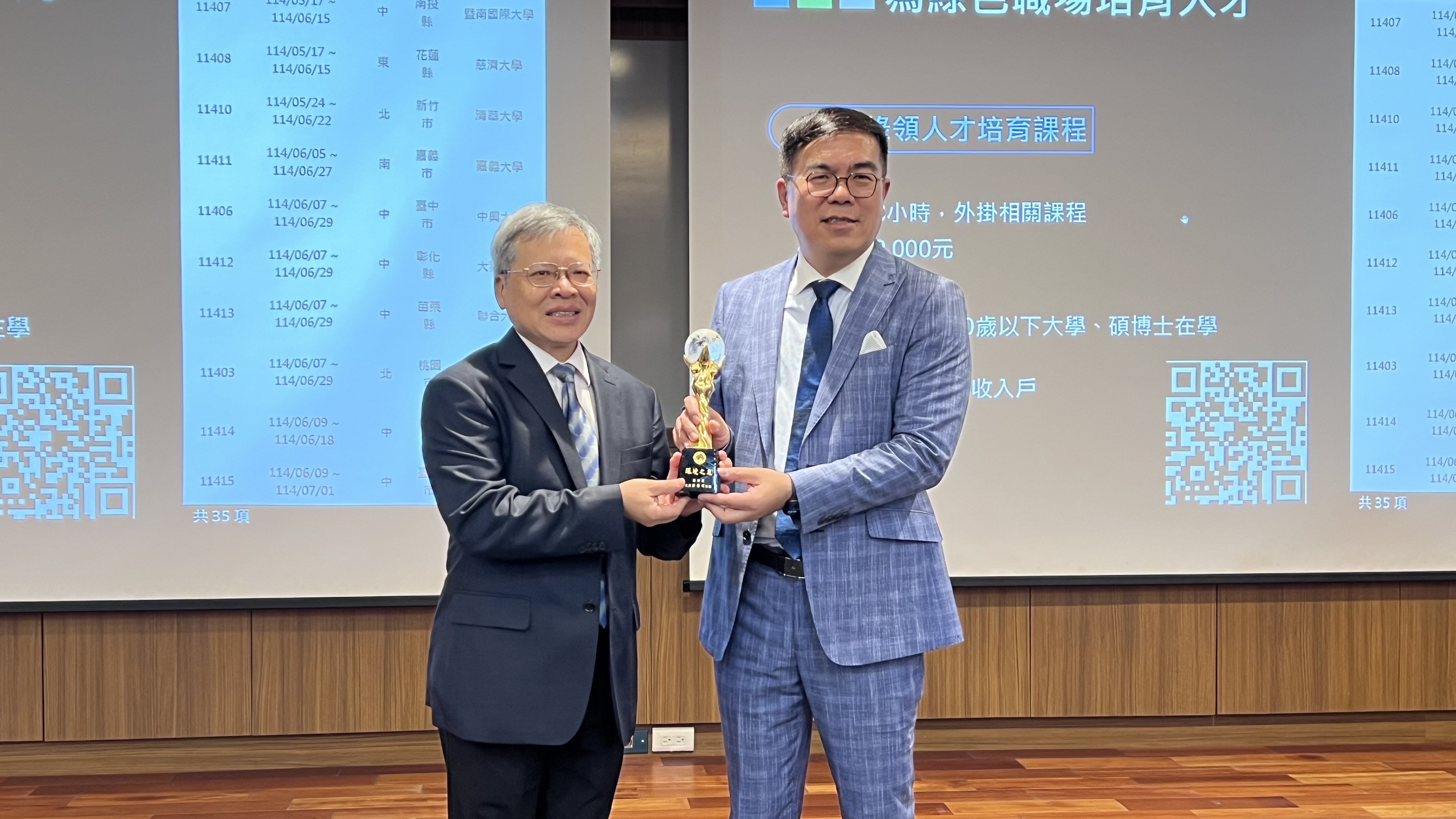 蕭述三校長與彭啓明部長共同簽署深化合作備忘錄