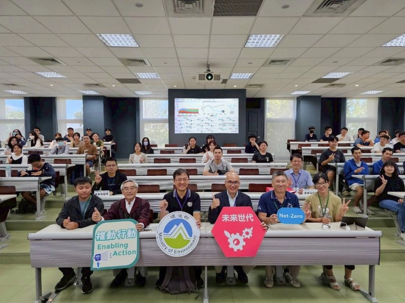 與會講者與En-ROADS 氣候模擬器結果合影