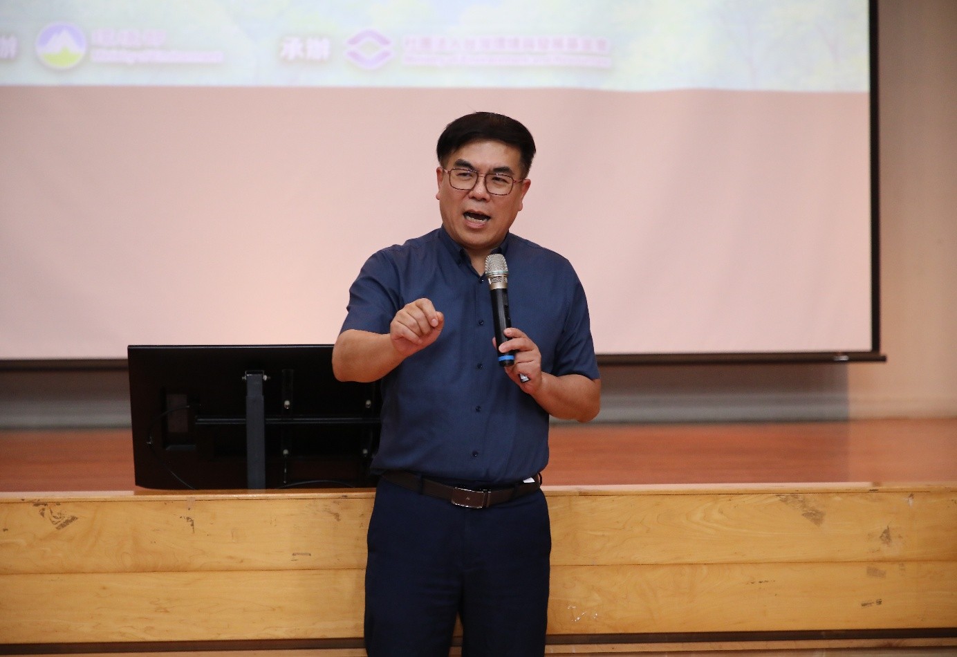 Minister Peng Chi-ming delivers remarks at the National Green Canopy and Wood Resource Circulation briefing.